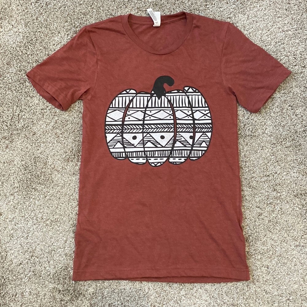 Pumpkin tshirt. Bella XS